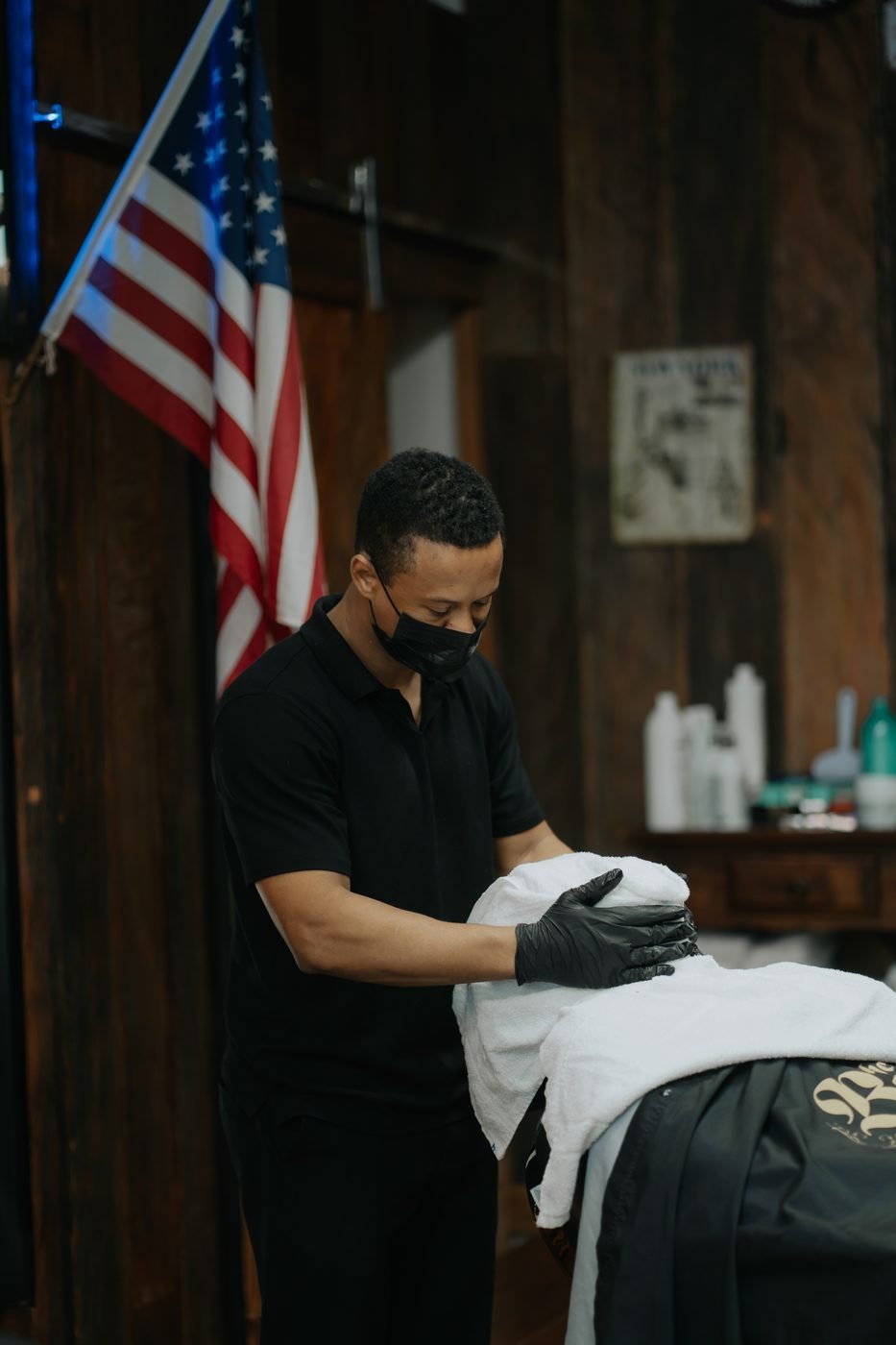 Barba desenhada com navalha quente — The Barber Pub, barbearia em Maringá
